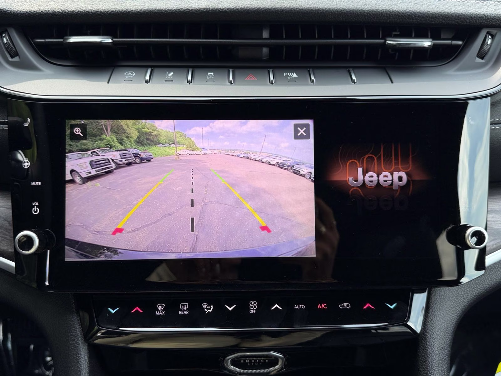 2026 Diamond Black Crystal Pearlcoat Jeep Grand Cherokee Limited 4X4 SUV