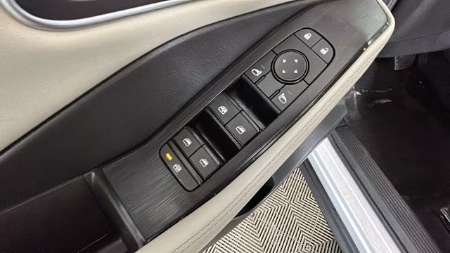 2021 Pearl White Tricoat Nissan Rogue SV AWD SUV