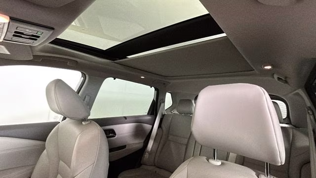 2021 Pearl White Tricoat Nissan Rogue SV AWD SUV