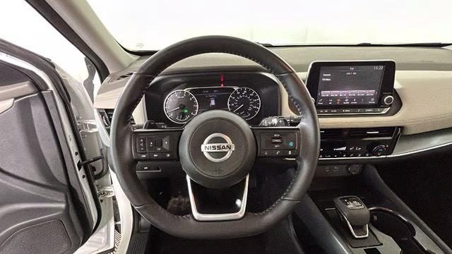 2021 Pearl White Tricoat Nissan Rogue SV AWD SUV