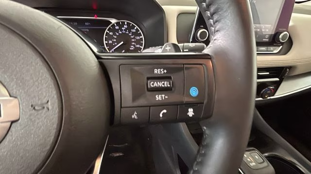 2021 Pearl White Tricoat Nissan Rogue SV AWD SUV