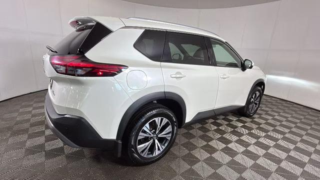 2021 Pearl White Tricoat Nissan Rogue SV AWD SUV