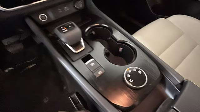 2021 Pearl White Tricoat Nissan Rogue SV AWD SUV