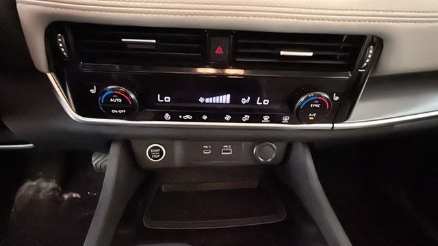 2021 Pearl White Tricoat Nissan Rogue SV AWD SUV