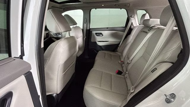 2021 Pearl White Tricoat Nissan Rogue SV AWD SUV
