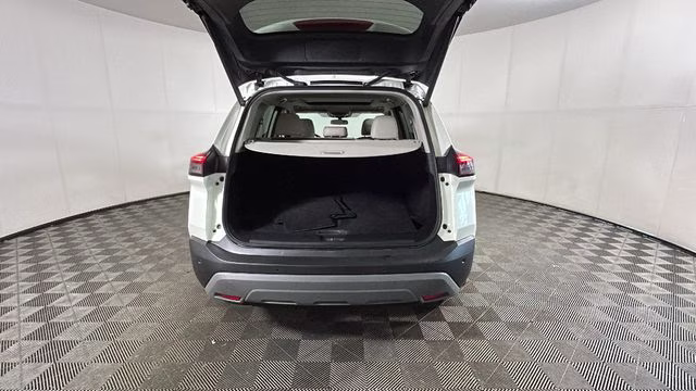 2021 Pearl White Tricoat Nissan Rogue SV AWD SUV