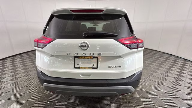 2021 Pearl White Tricoat Nissan Rogue SV AWD SUV