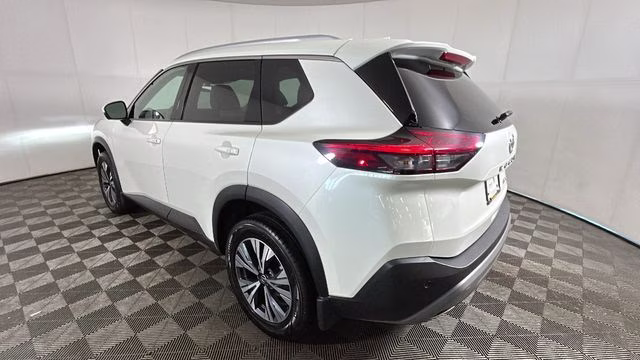 2021 Pearl White Tricoat Nissan Rogue SV AWD SUV
