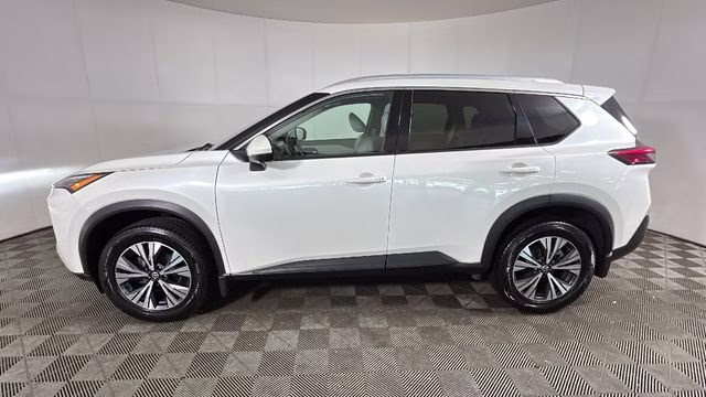 2021 Pearl White Tricoat Nissan Rogue SV AWD SUV