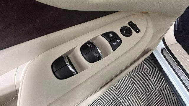 2019 Pearl White Tricoat Nissan Murano Platinum AWD SUV