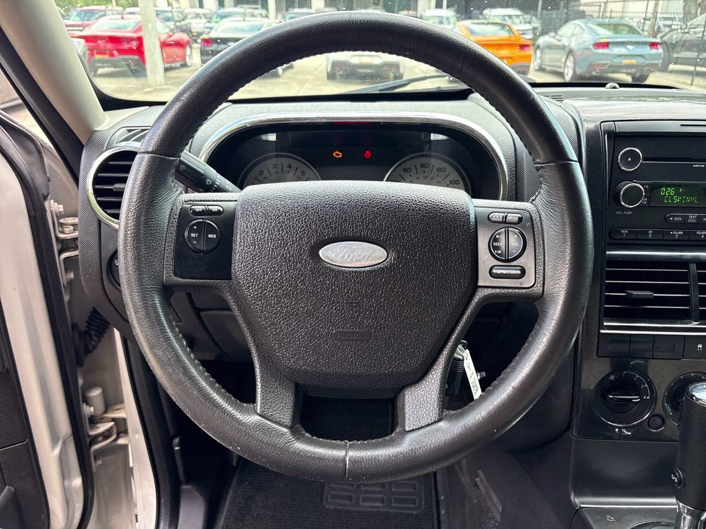 2008 White Ford Explorer Sport Trac XLT RWD SUV