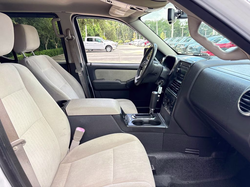 2008 White Ford Explorer Sport Trac XLT RWD SUV