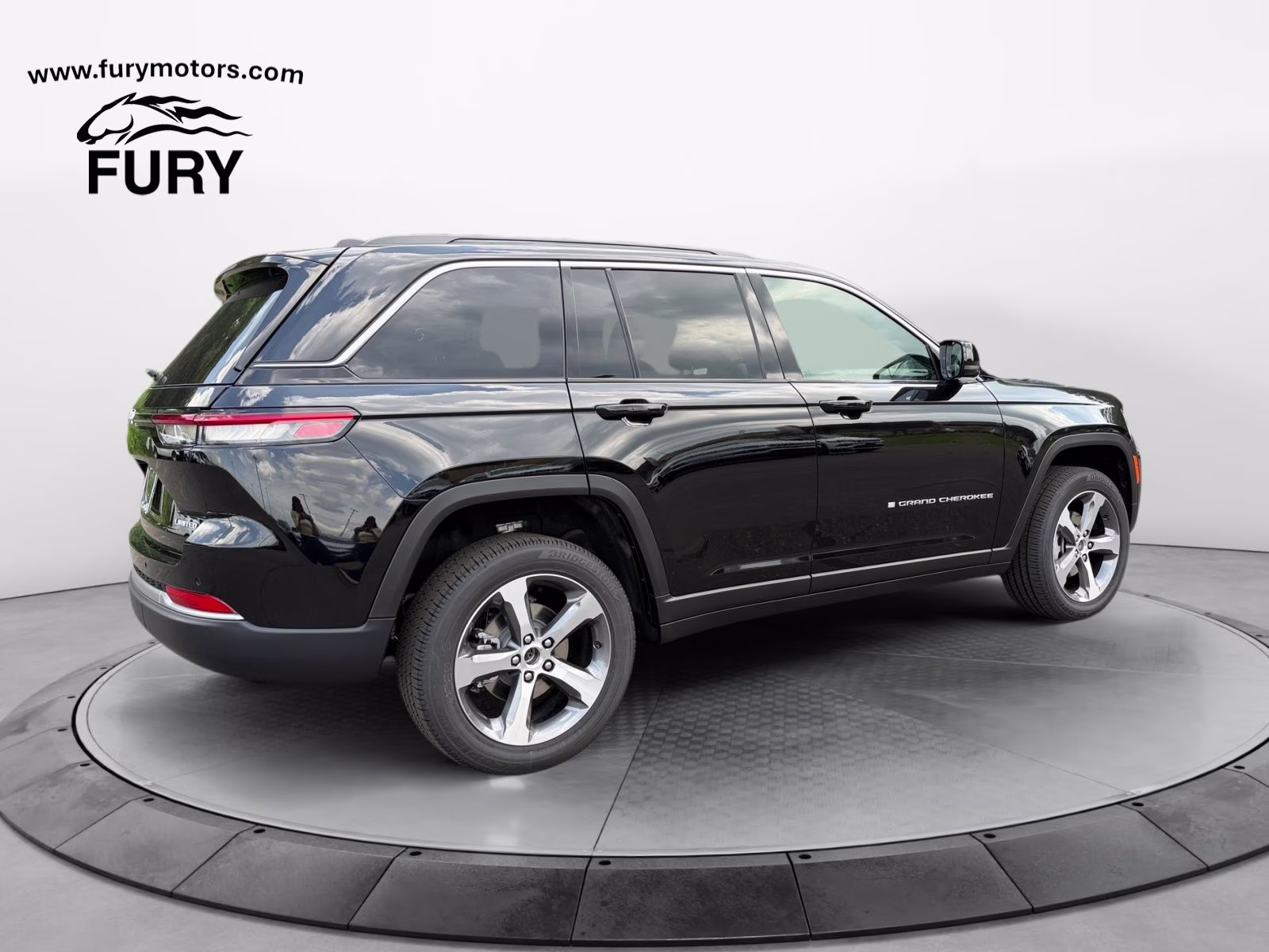 2026 Diamond Black Crystal Pearlcoat Jeep Grand Cherokee Limited 4X4 SUV