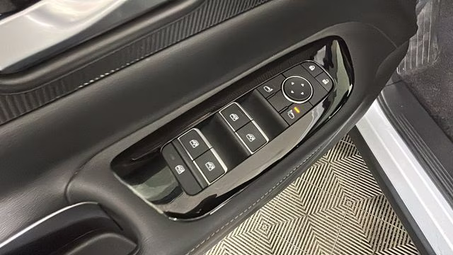 2025 Everest White Pearl Tricoat Nissan Murano SV FWD SUV