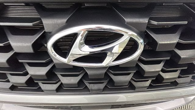 2023 Portofino Gray Hyundai Santa Fe SE FWD SUV
