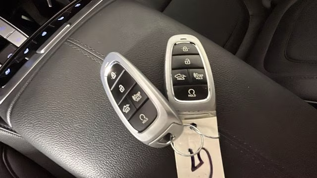 2024 white Hyundai Santa Cruz Limited AWD Truck