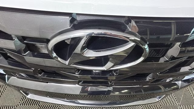 2024 white Hyundai Santa Cruz Limited AWD Truck