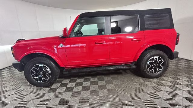2023 Red Ford Bronco Outer Banks 4X4 SUV
