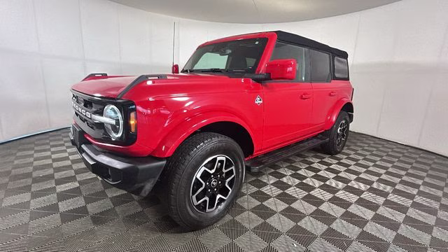 2023 Red Ford Bronco Outer Banks 4X4 SUV
