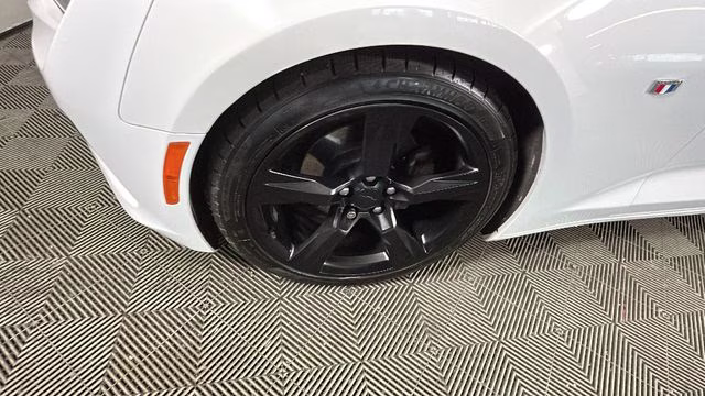 2017 Summit White Chevrolet Camaro 1LT RWD Coupe