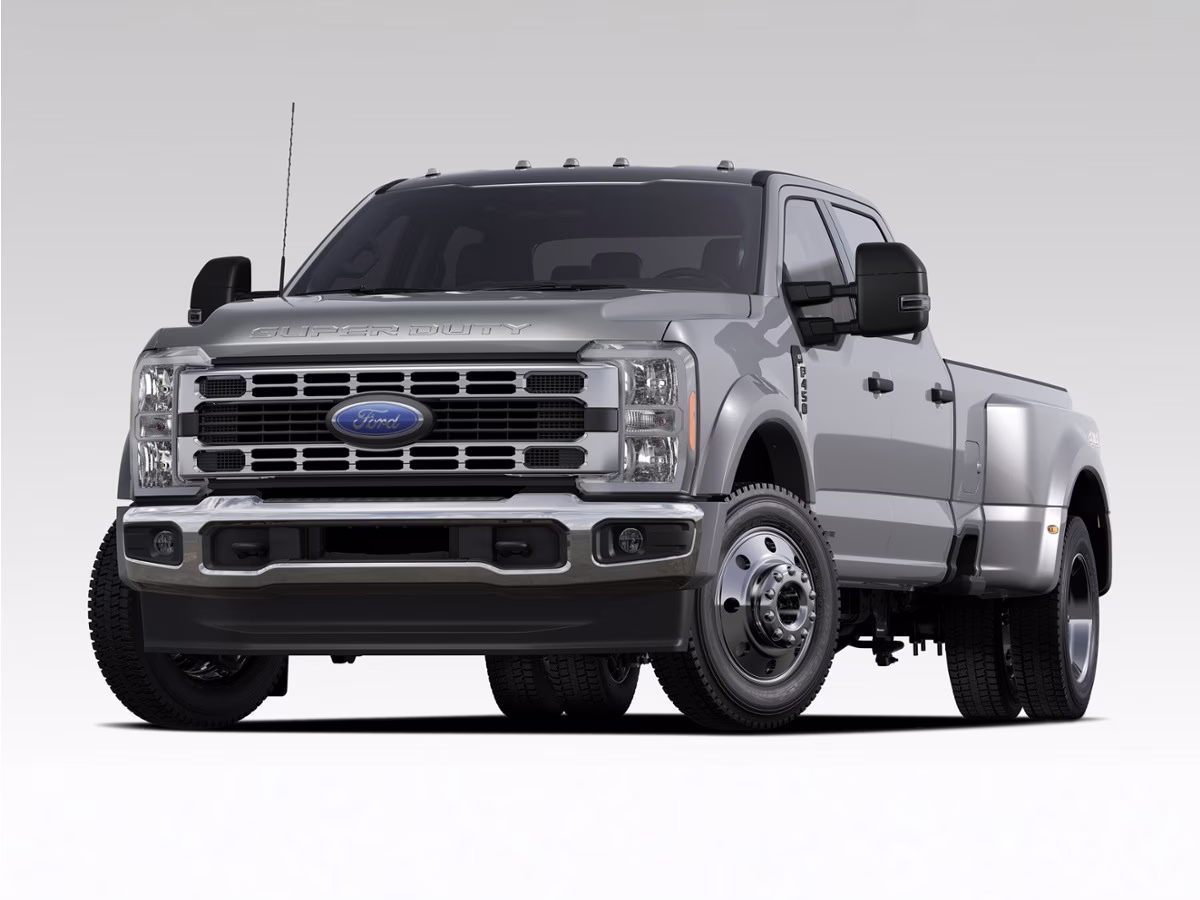 2023 Oxford White Ford Super Duty F-450 DRW XLT 4X4 Truck