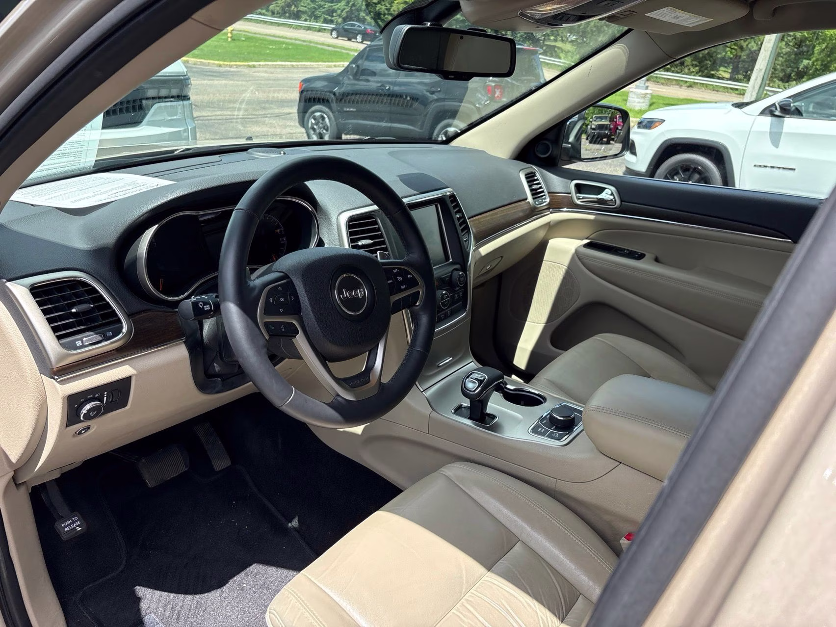 2015 Cashmere Pearlcoat Jeep Grand Cherokee Limited 4X4 SUV