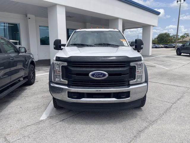 2019 Oxford White Ford Super Duty F-450 DRW XL 4X4 Chassis