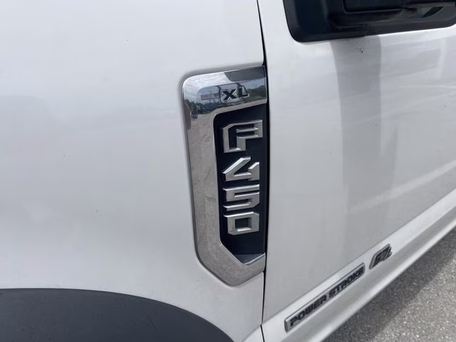 2019 Oxford White Ford Super Duty F-450 DRW XL 4X4 Chassis