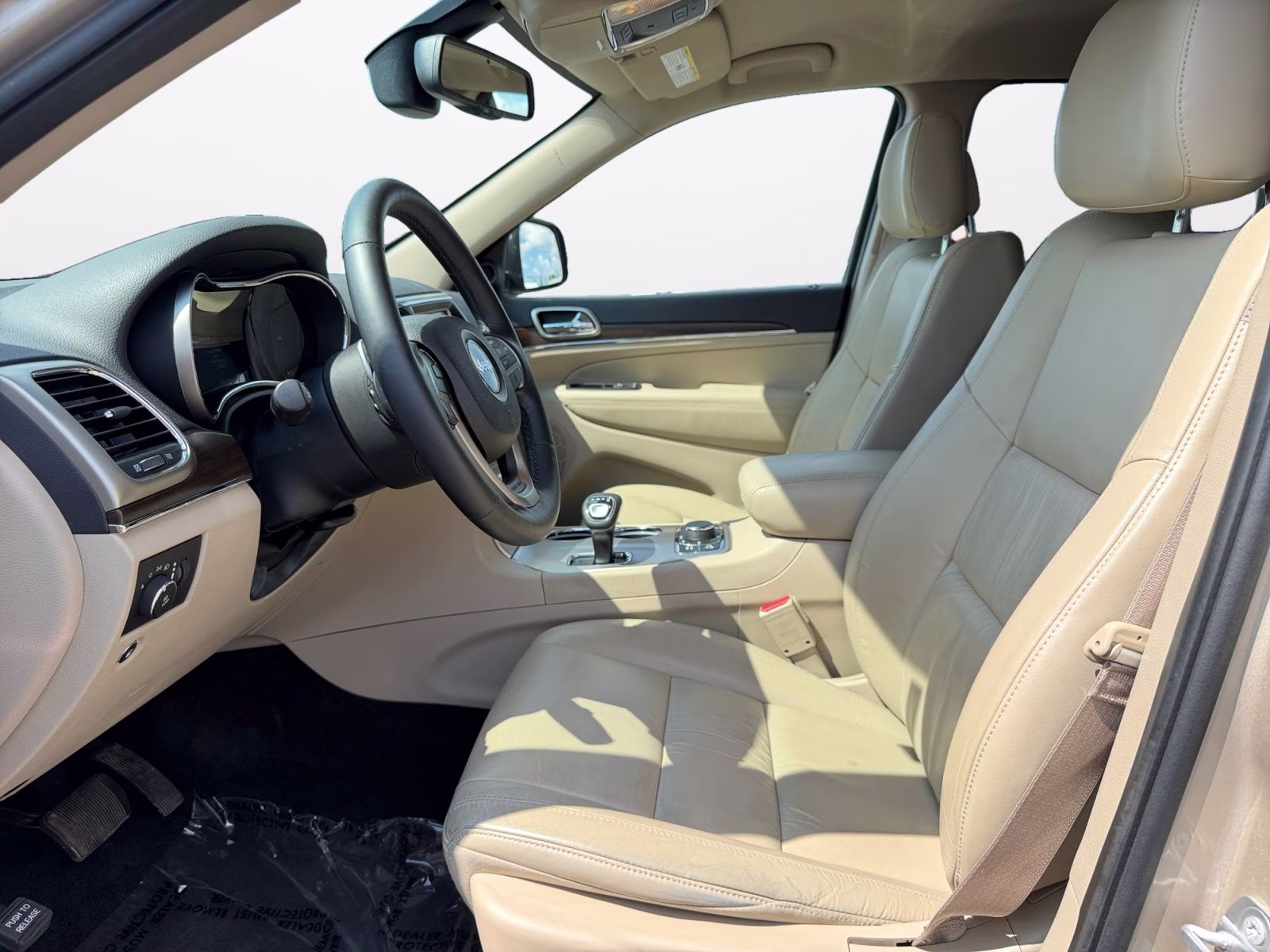 2015 Cashmere Pearlcoat Jeep Grand Cherokee Limited 4X4 SUV