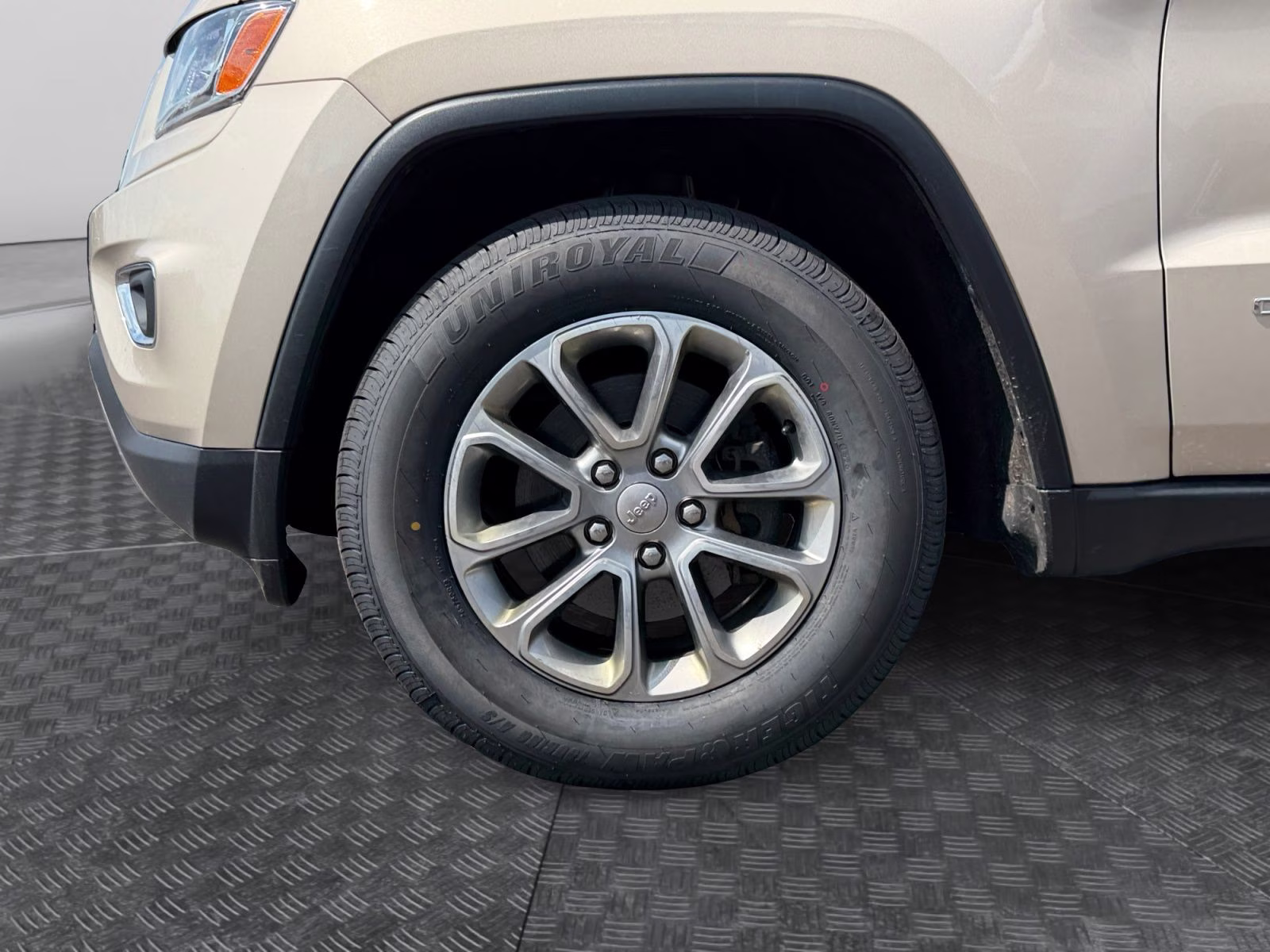 2015 Cashmere Pearlcoat Jeep Grand Cherokee Limited 4X4 SUV