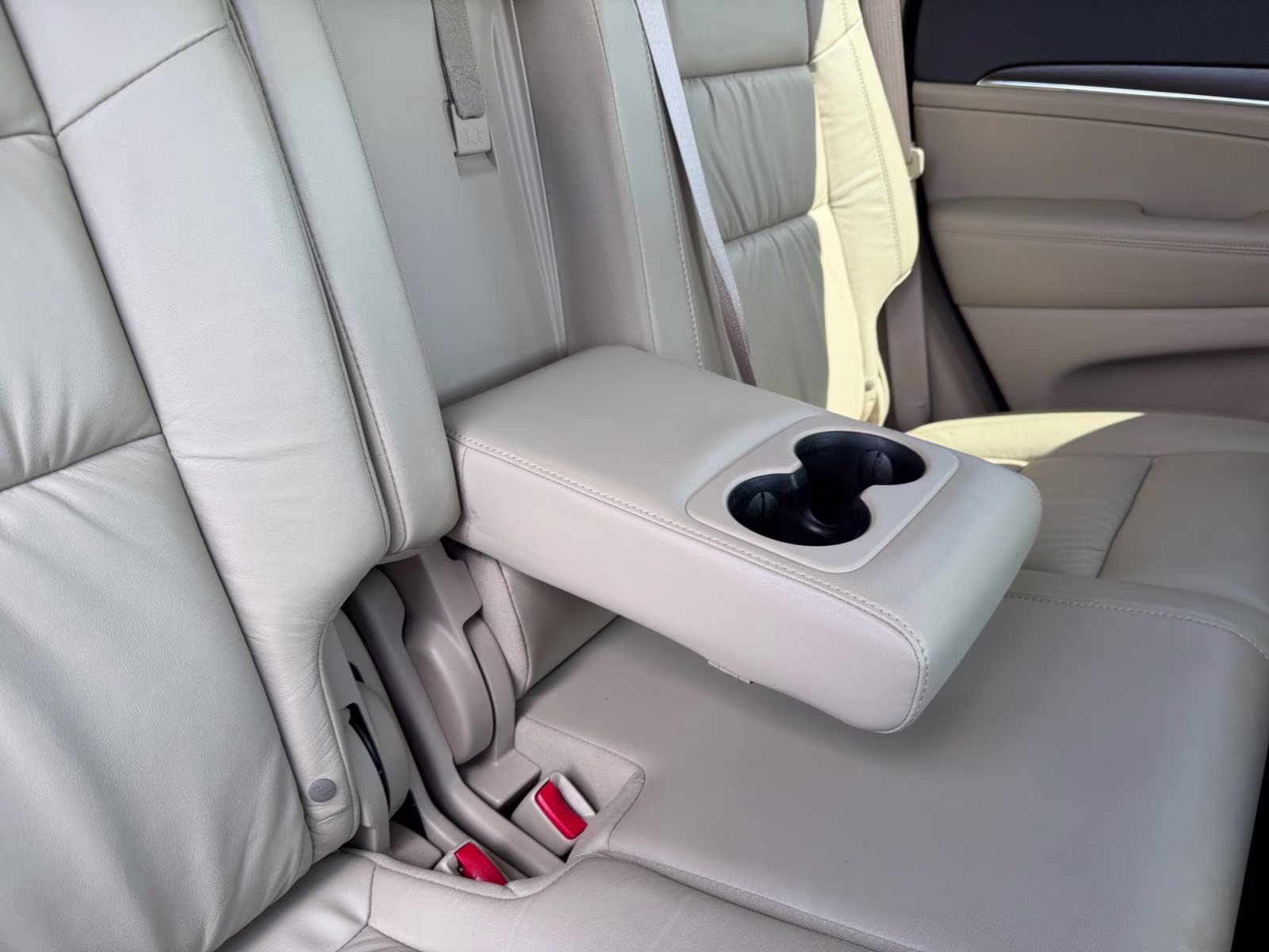 2015 Cashmere Pearlcoat Jeep Grand Cherokee Limited 4X4 SUV