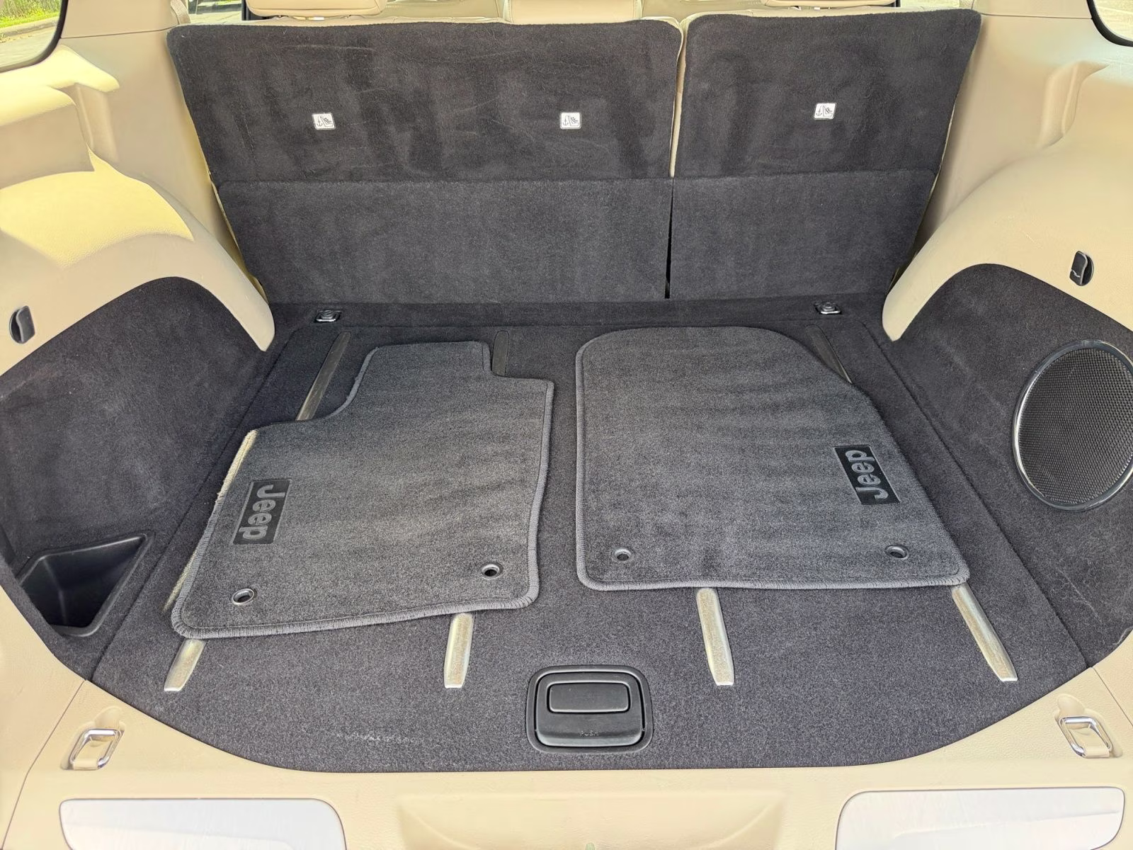 2015 Cashmere Pearlcoat Jeep Grand Cherokee Limited 4X4 SUV