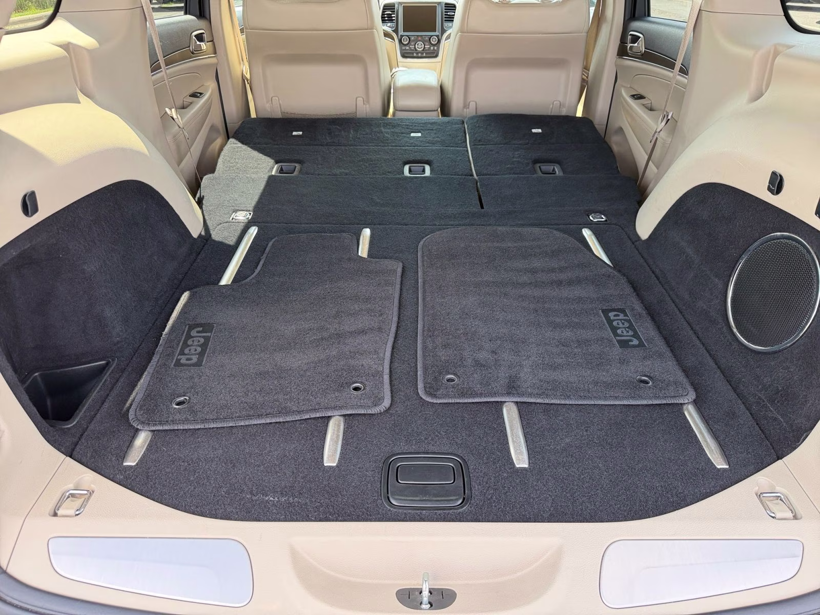 2015 Cashmere Pearlcoat Jeep Grand Cherokee Limited 4X4 SUV