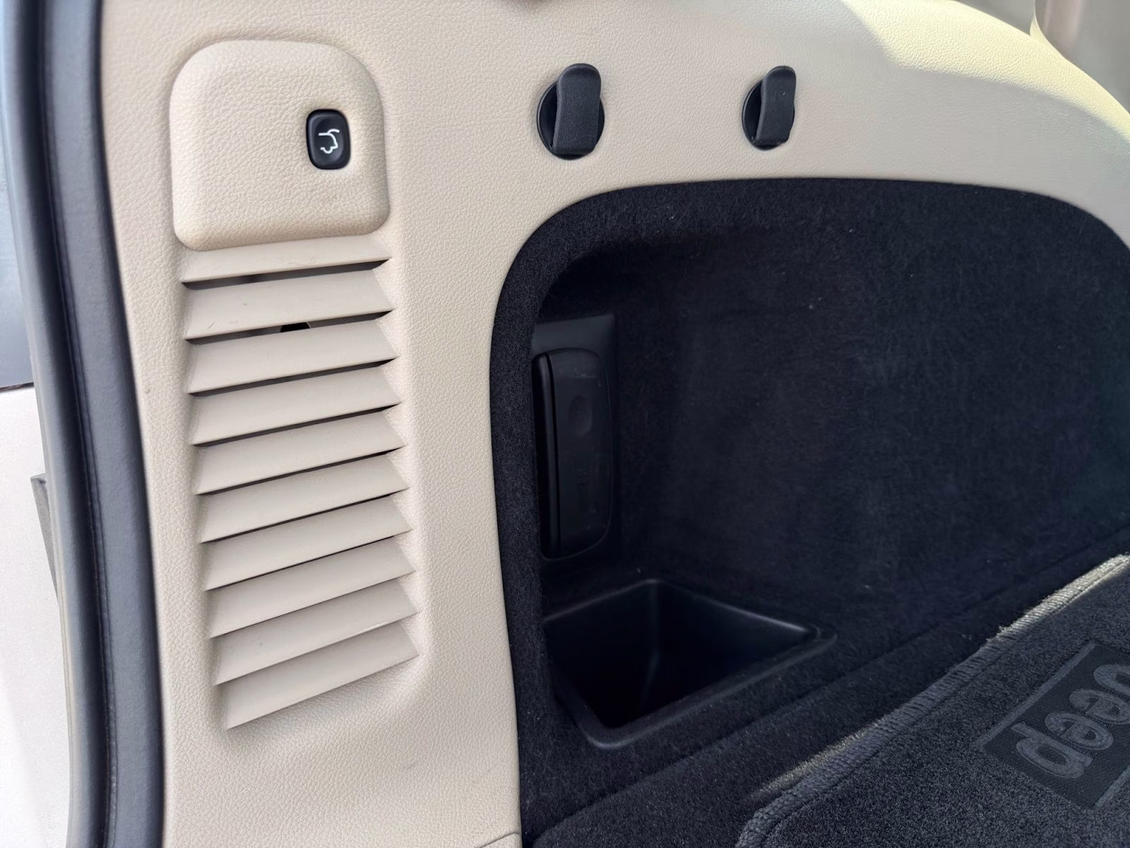 2015 Cashmere Pearlcoat Jeep Grand Cherokee Limited 4X4 SUV
