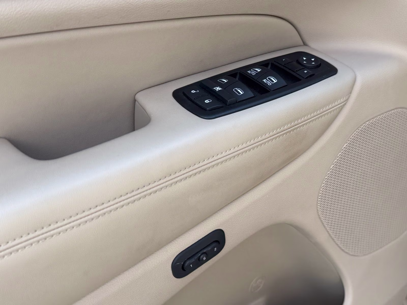 2015 Cashmere Pearlcoat Jeep Grand Cherokee Limited 4X4 SUV