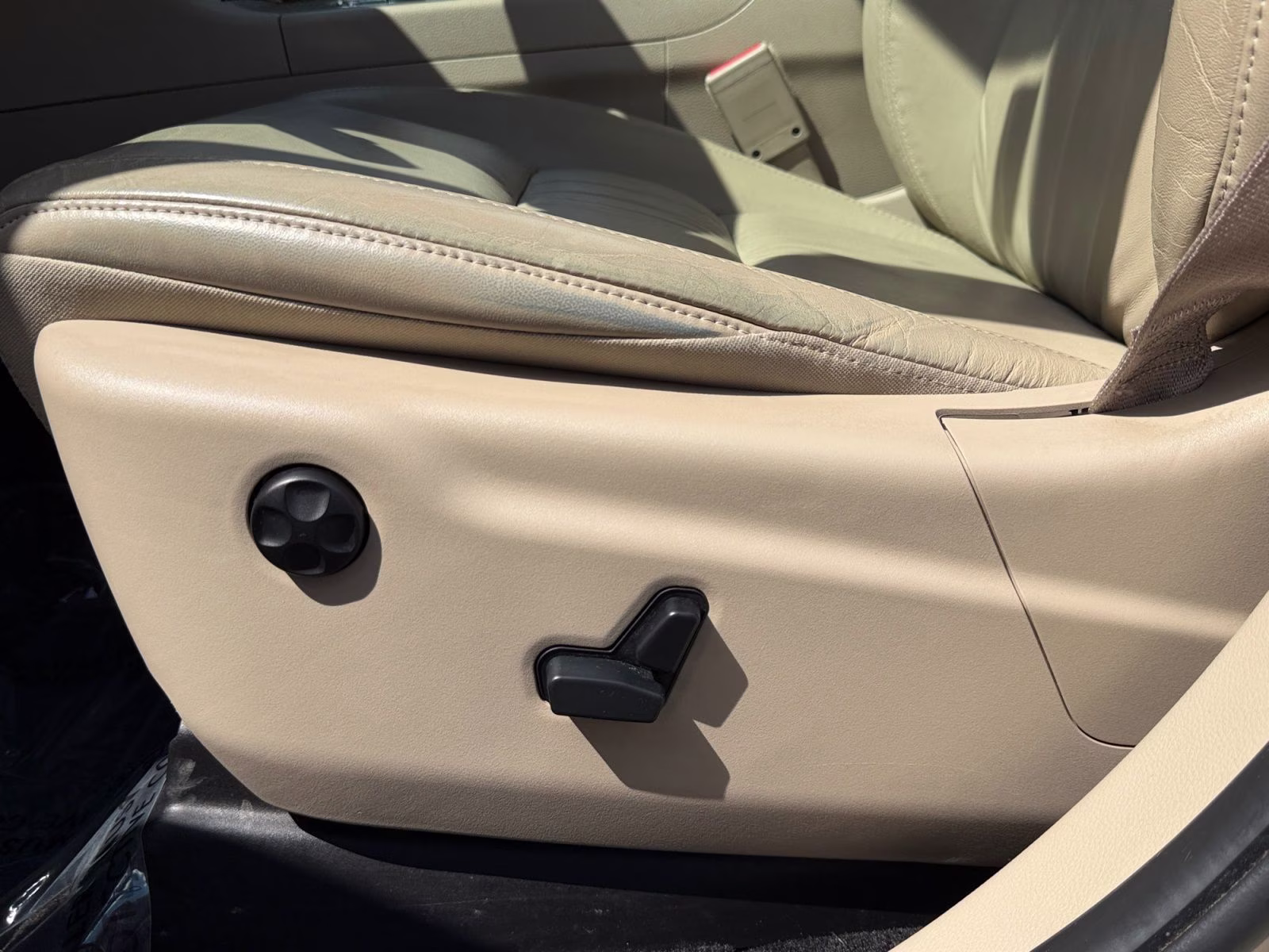 2015 Cashmere Pearlcoat Jeep Grand Cherokee Limited 4X4 SUV
