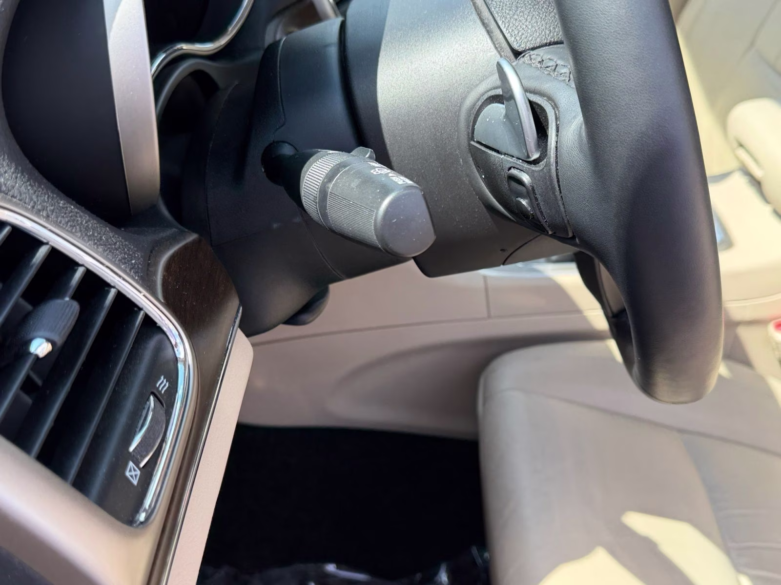 2015 Cashmere Pearlcoat Jeep Grand Cherokee Limited 4X4 SUV