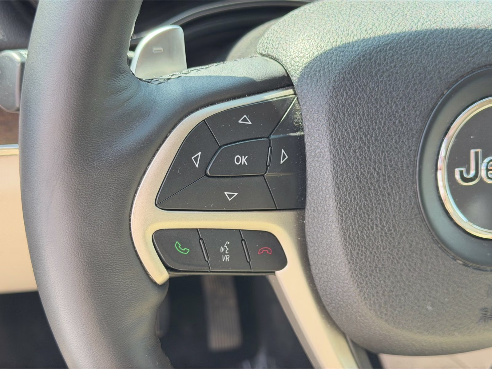 2015 Cashmere Pearlcoat Jeep Grand Cherokee Limited 4X4 SUV