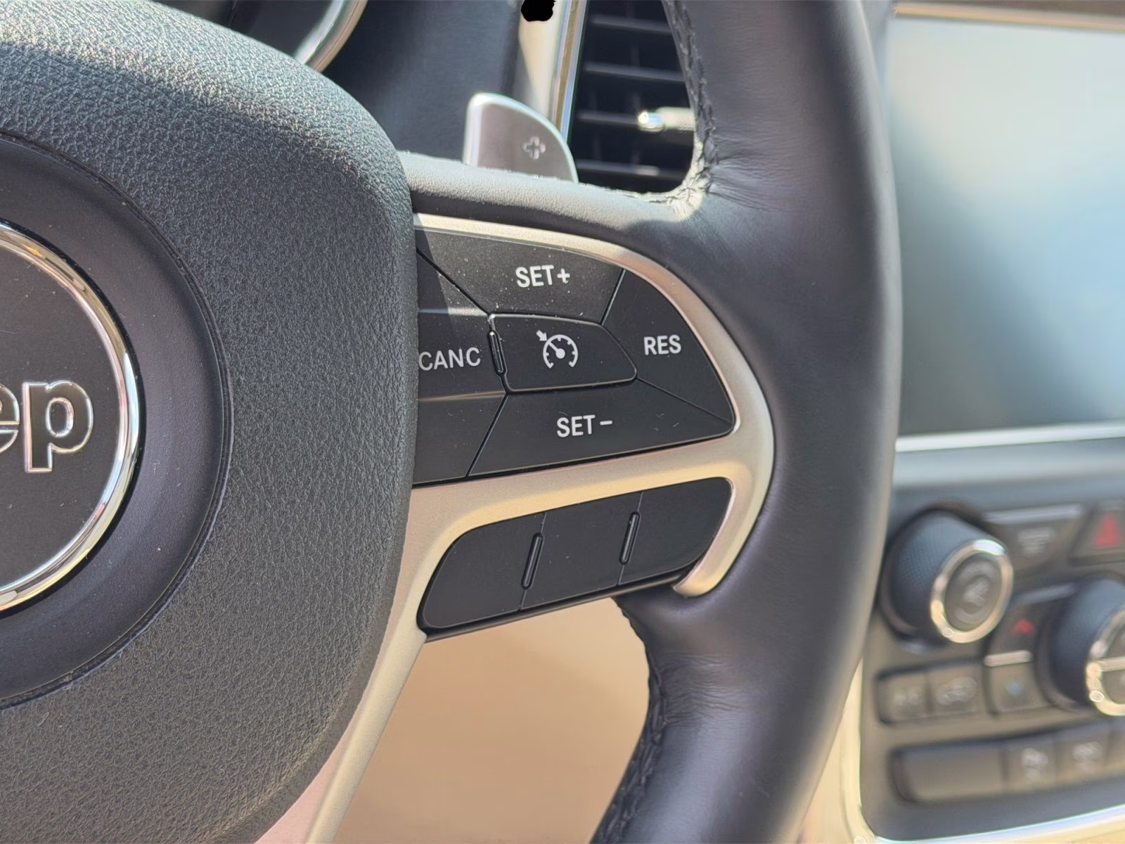 2015 Cashmere Pearlcoat Jeep Grand Cherokee Limited 4X4 SUV