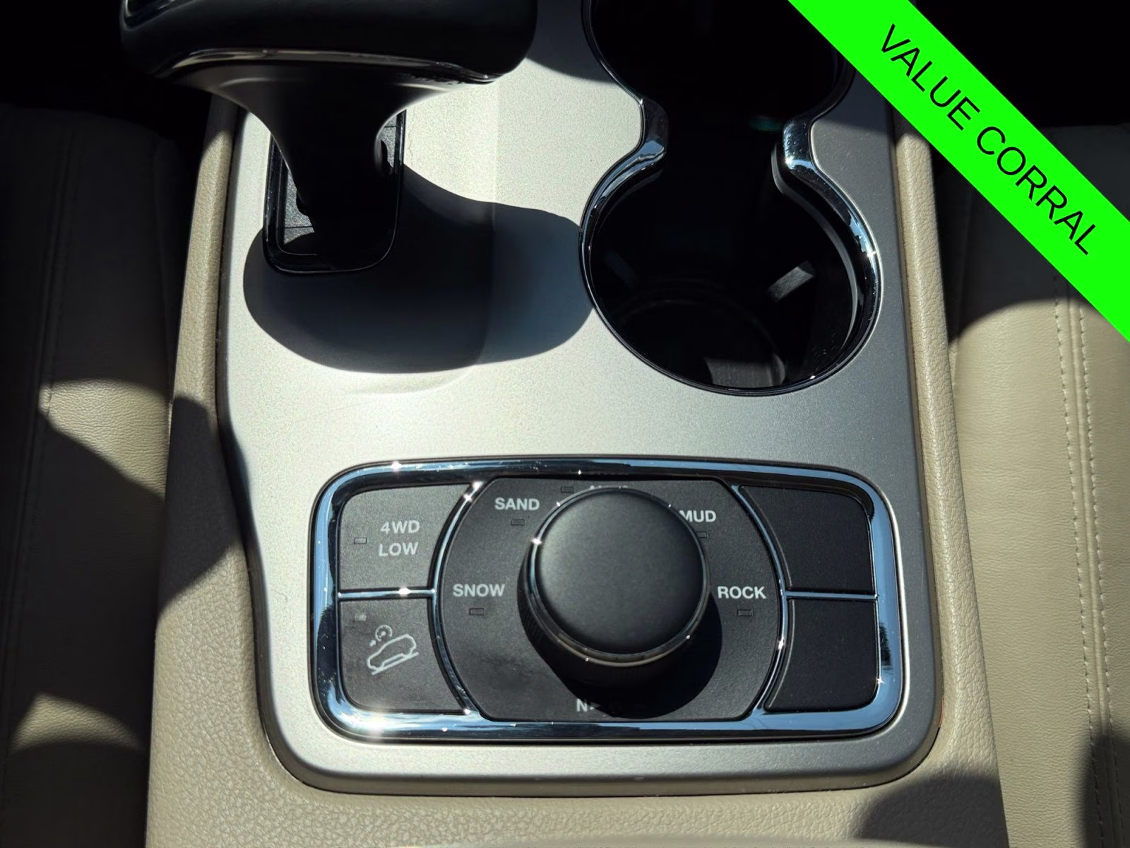 2015 Cashmere Pearlcoat Jeep Grand Cherokee Limited 4X4 SUV
