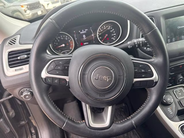 2019 Diamond Black Crystal Pearlcoat Jeep Compass Latitude 4X4 SUV