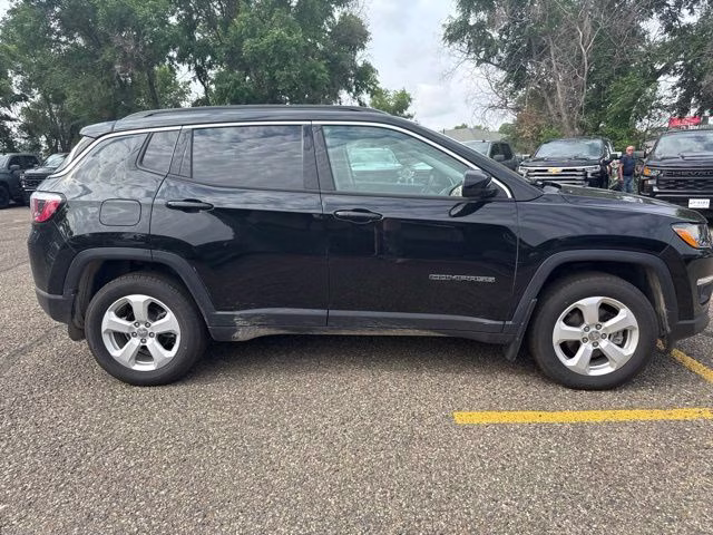 2019 Diamond Black Crystal Pearlcoat Jeep Compass Latitude 4X4 SUV