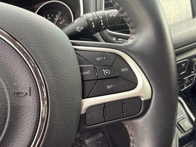 2019 Diamond Black Crystal Pearlcoat Jeep Compass Latitude 4X4 SUV
