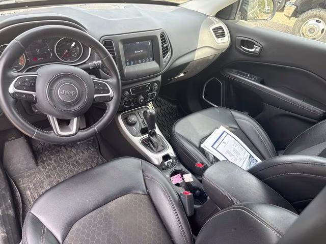 2019 Diamond Black Crystal Pearlcoat Jeep Compass Latitude 4X4 SUV