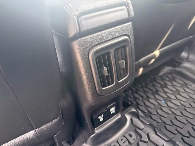 2019 Diamond Black Crystal Pearlcoat Jeep Compass Latitude 4X4 SUV