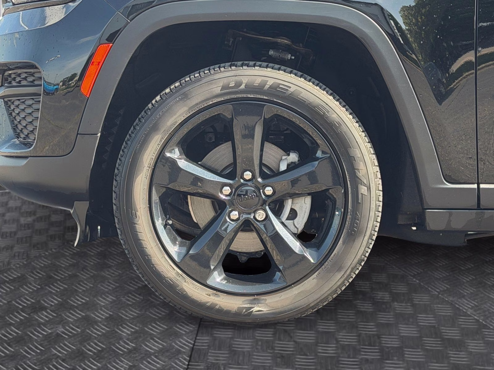 2022 Diamond Black Crystal Pearlcoat Jeep Grand Cherokee Altitude 4X4 SUV