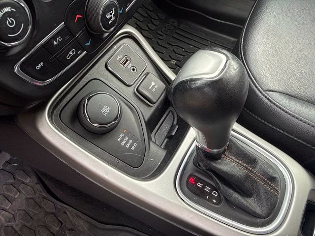 2019 Diamond Black Crystal Pearlcoat Jeep Compass Latitude 4X4 SUV