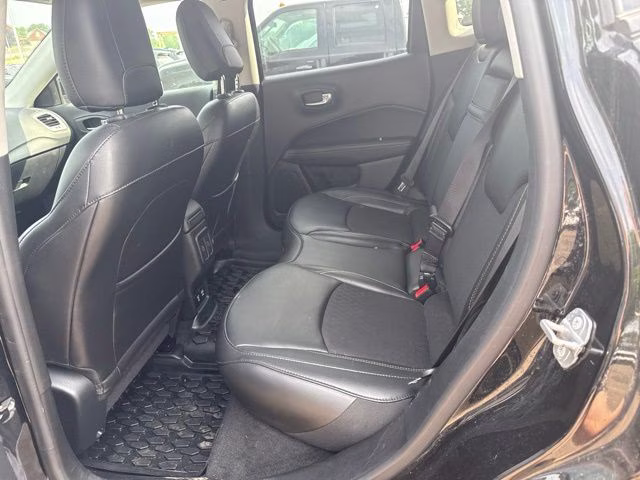 2019 Diamond Black Crystal Pearlcoat Jeep Compass Latitude 4X4 SUV
