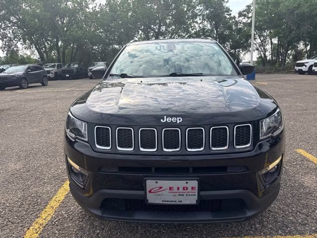 2019 Diamond Black Crystal Pearlcoat Jeep Compass Latitude 4X4 SUV