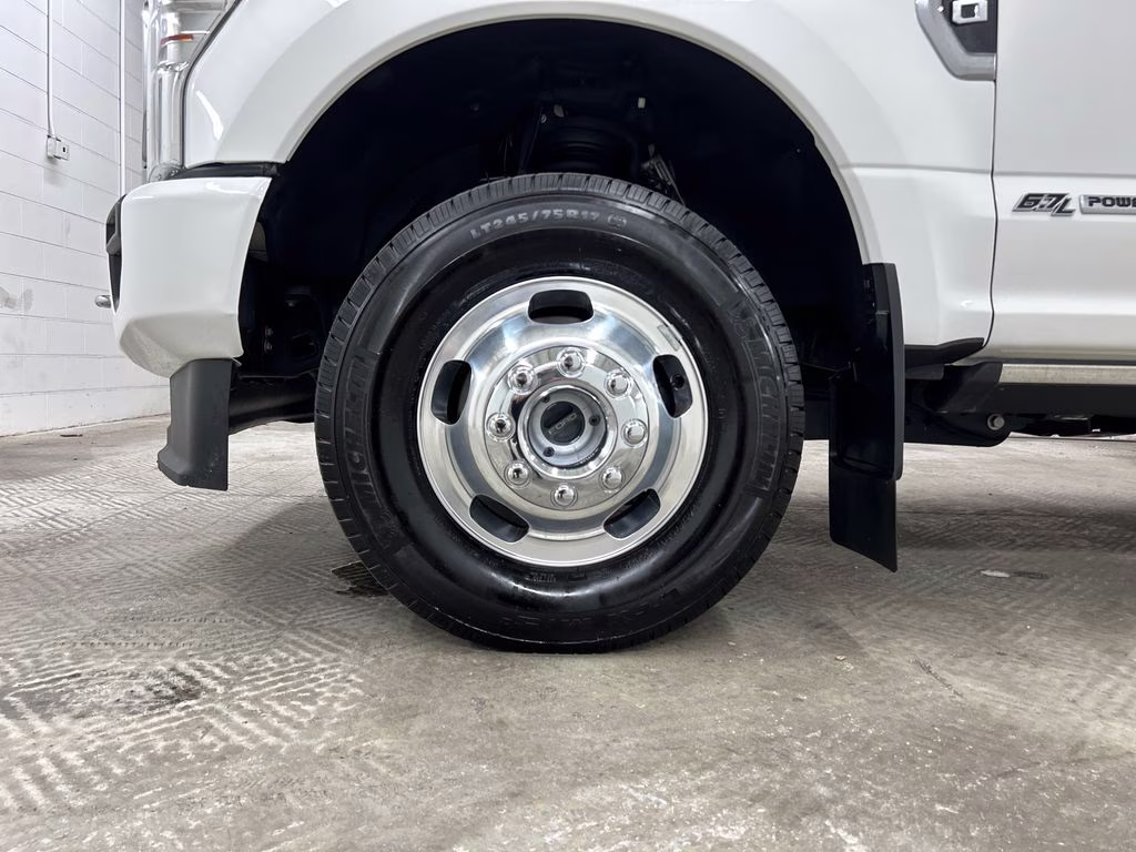 2022 White Metallic Ford Super Duty F-350 DRW Platinum 4X4 Truck